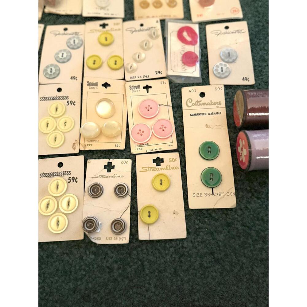 Vintage Assorted Dead Stock NEW Never Used Sewing Buttons - Lot - Picture 4 of 4